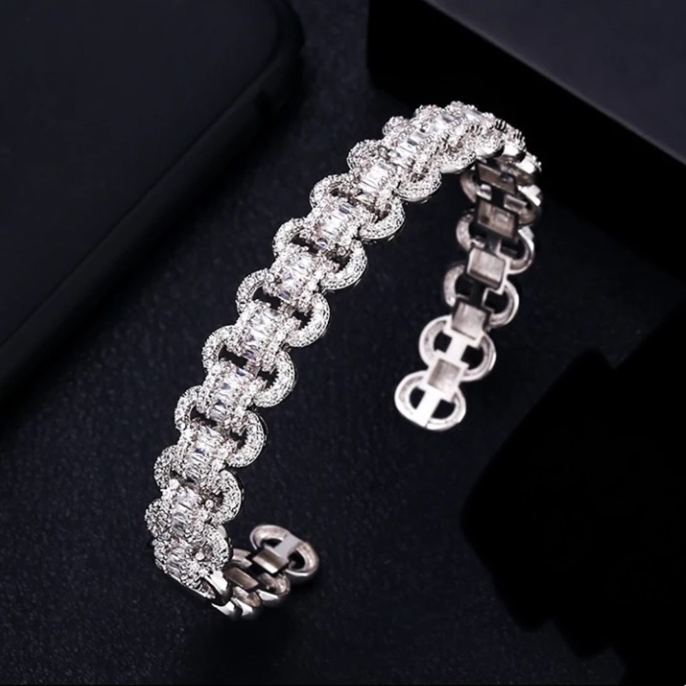 BAGUETTE Cuff Bracelet